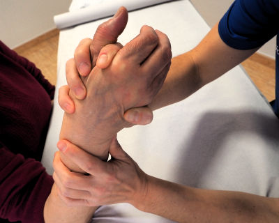 Terapia mano codo MB Osteopatia Esplugues Llobregat